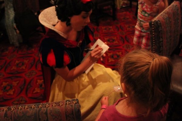 Snow White Signing Photo Mat