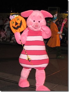 Piglet Halloween at MNSSHP